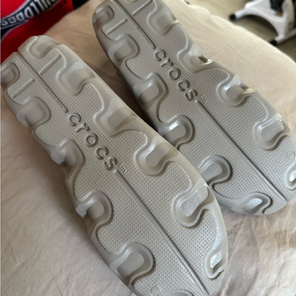 Women’s Crocs SIZE 9 - Picture 4 of 8